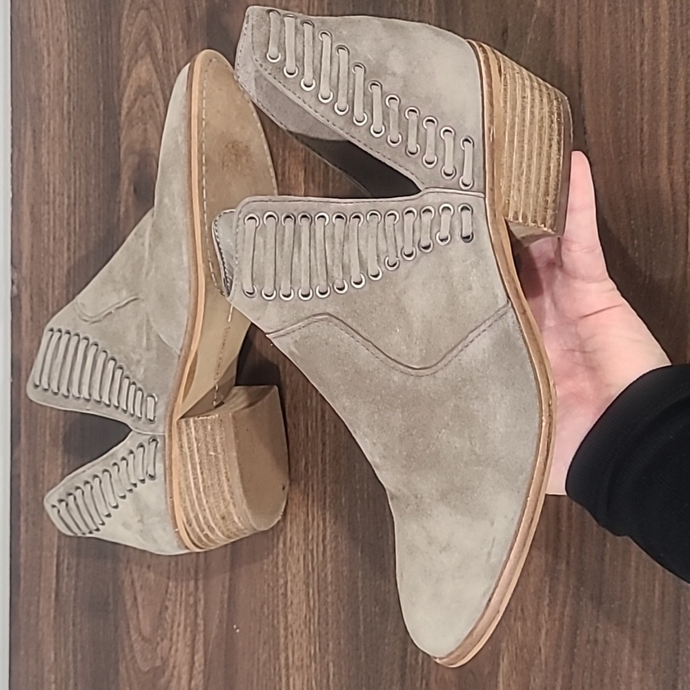 🤎 Vince Camuto Pevista Bootie, size 8.5🤎